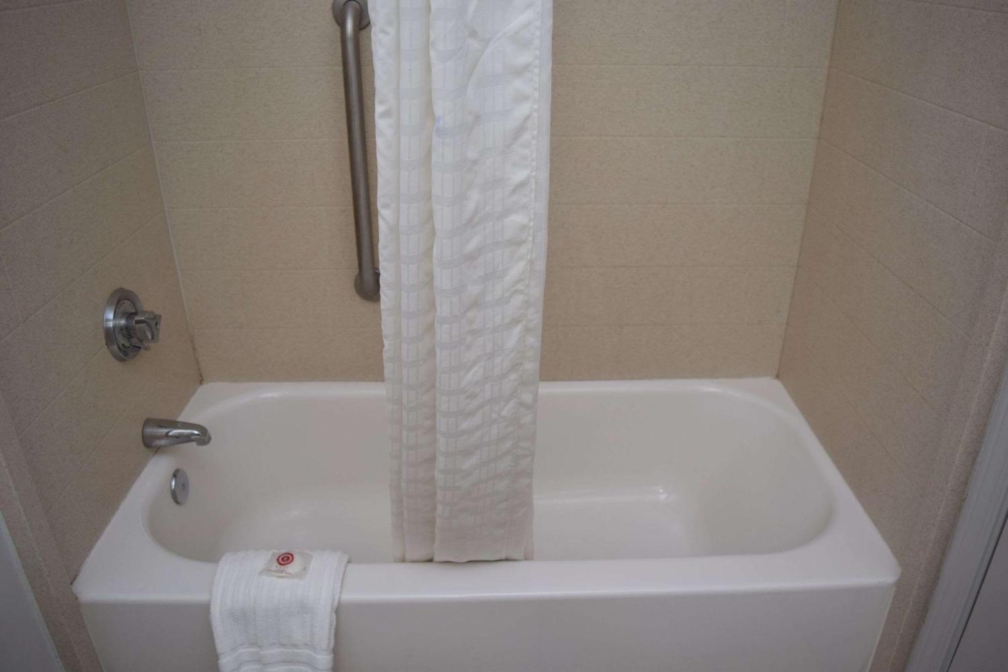 Comfort Inn & Suites Syracuse-Carrier Circle East Syracuse Eksteriør billede