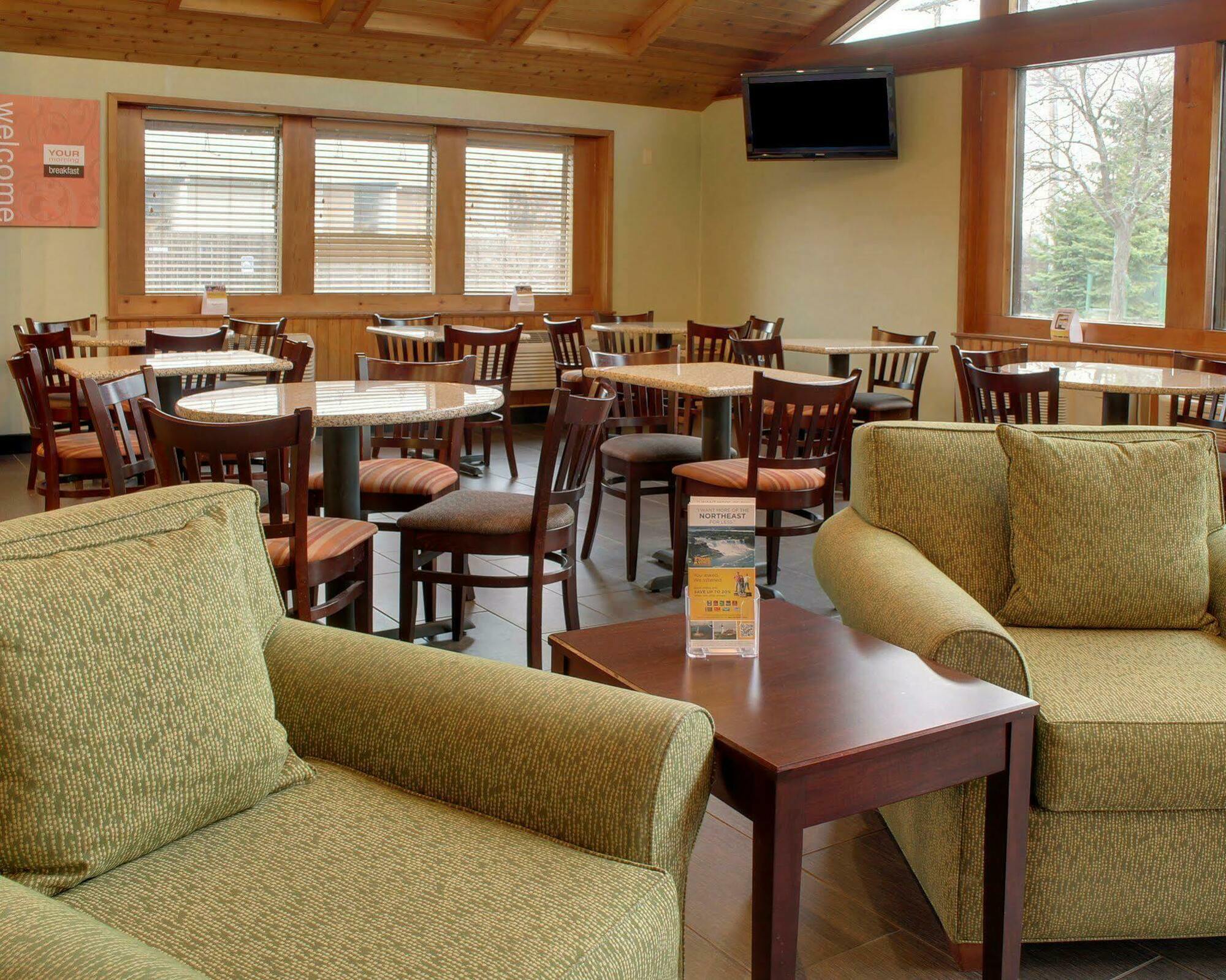 Comfort Inn & Suites Syracuse-Carrier Circle East Syracuse Eksteriør billede